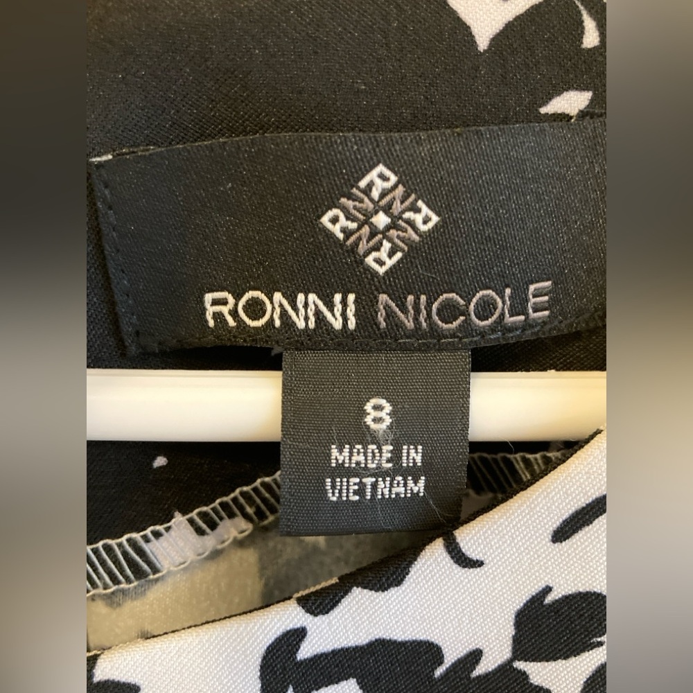 Ronni Nicole Black and White Floral Dress Size 8 - Picture 2 of 10